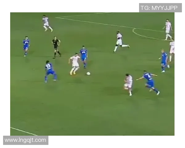 在旅途中邂逅足球巨星的奇妙瞬间与难忘回忆