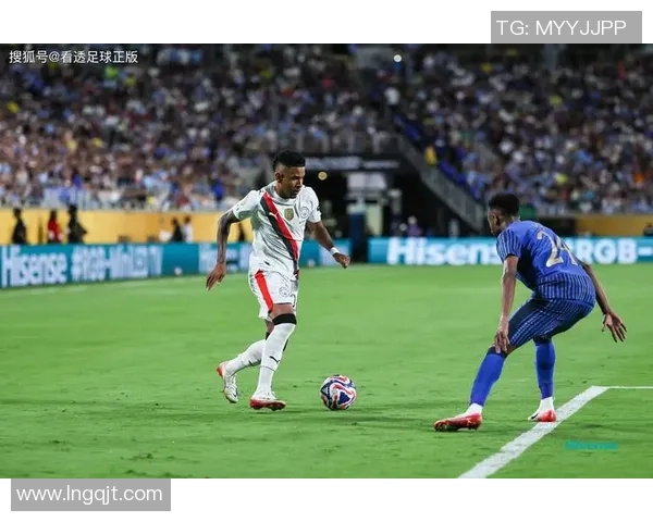 足球明星驾车技巧揭秘如何在赛场与公路上都能风驰电掣